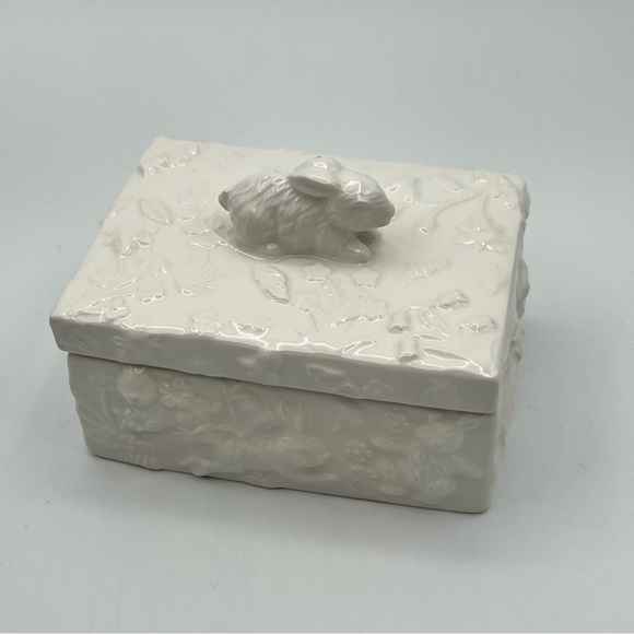 Bunny Rabbit Trinket Box Ducks Chicks Lambs Flowers Global Design Kate Williams - Picture 4 of 16